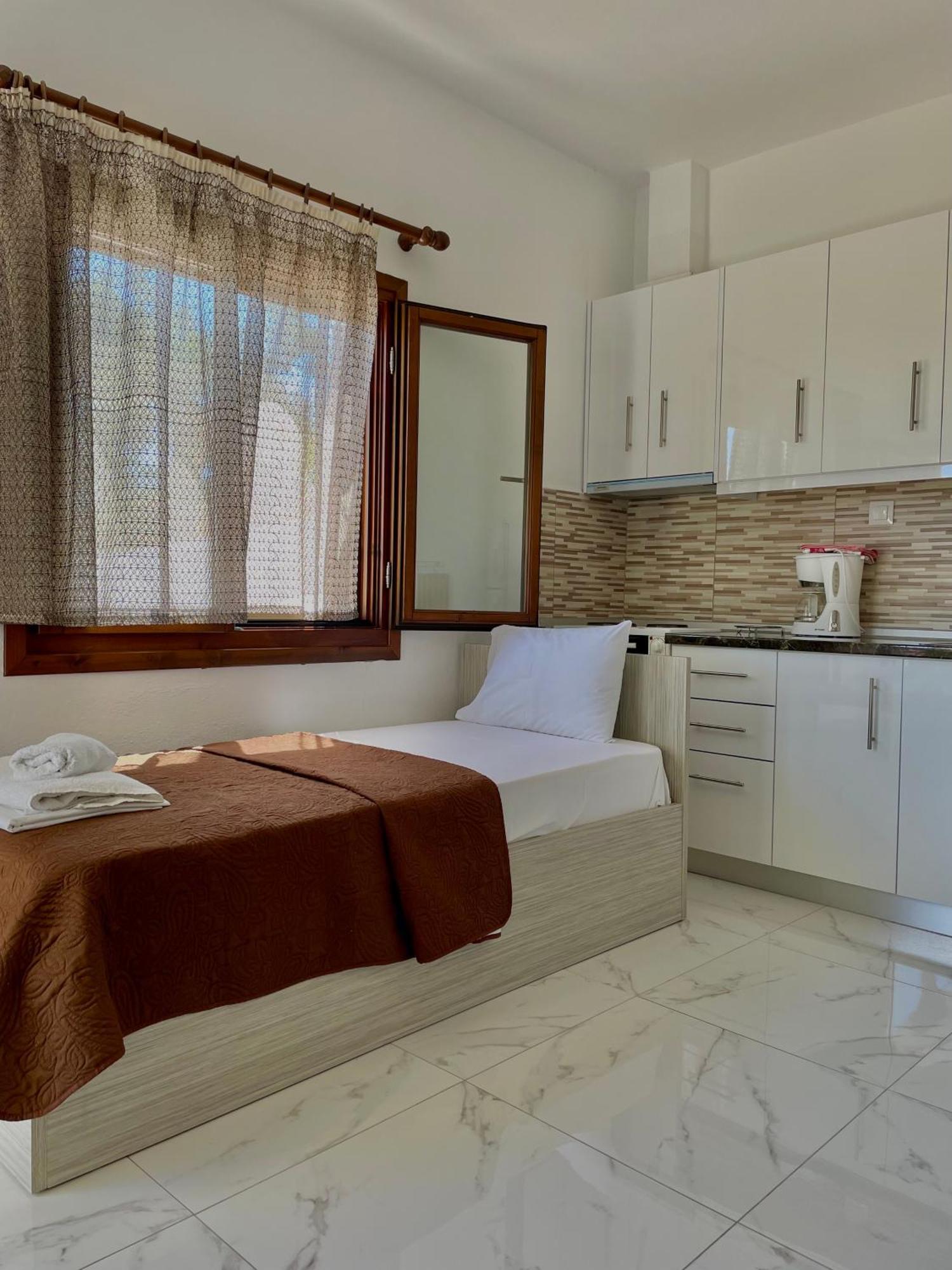 Anna Dani Apartments Vourvourou Exterior photo